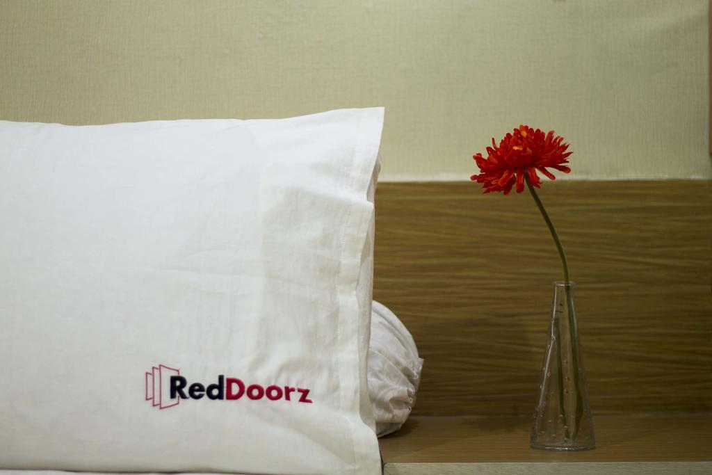 Reddoorz Near Kawasan Industri Sier Hotel Wonocolo Bagian luar foto