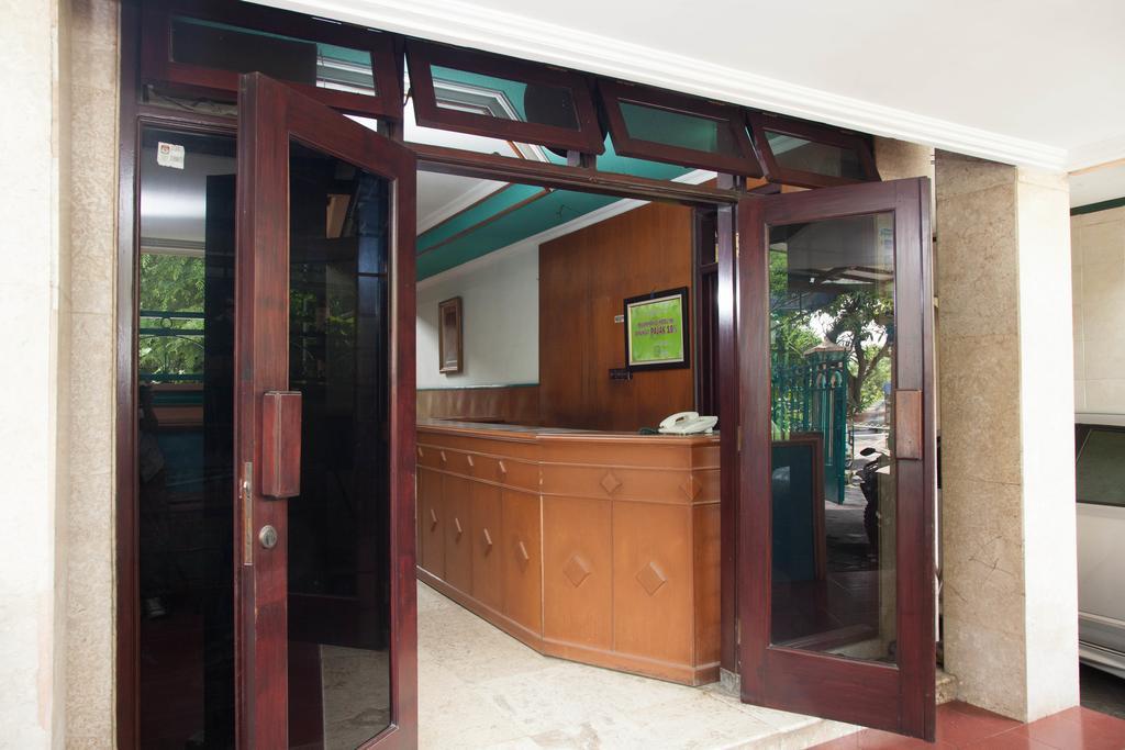 Reddoorz Near Kawasan Industri Sier Hotel Wonocolo Bagian luar foto